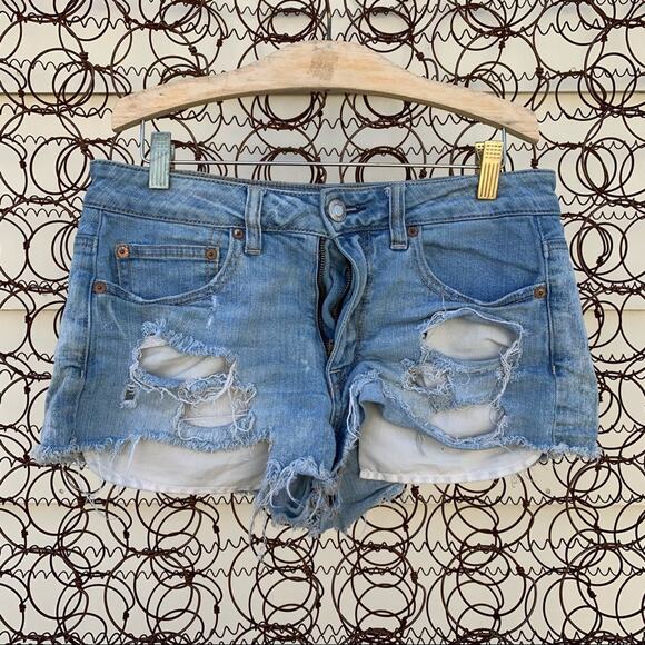 AEO hi-rise festival frayed distressed Jean shorts Stretch Size 6 - Picture 1 of 5